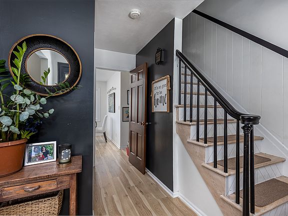 2nd image of 15 Oaklane Dr