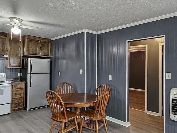 5th image of 18222 McMunn Ln