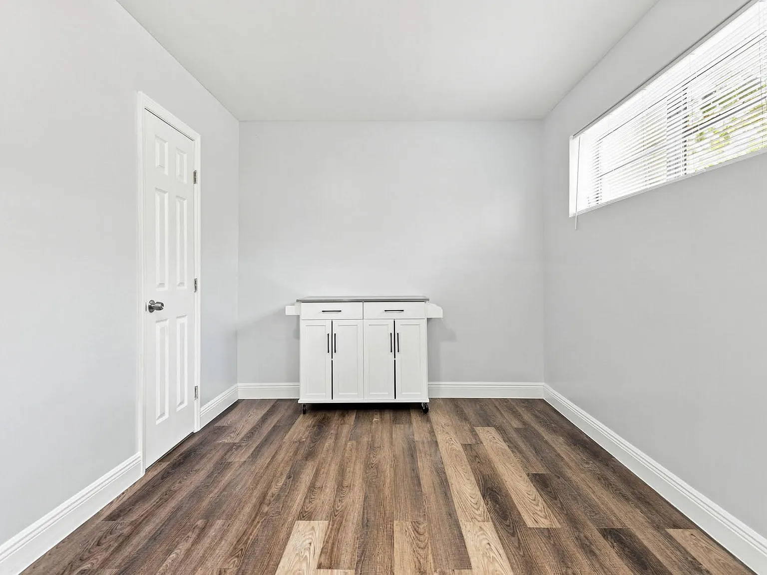 Studio, 1.0 bath, 300 sqft, $1,095 — Photo 3