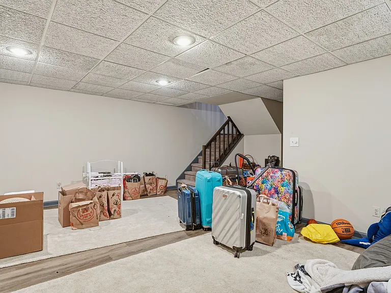 272 Hudson Ct — Photo 39