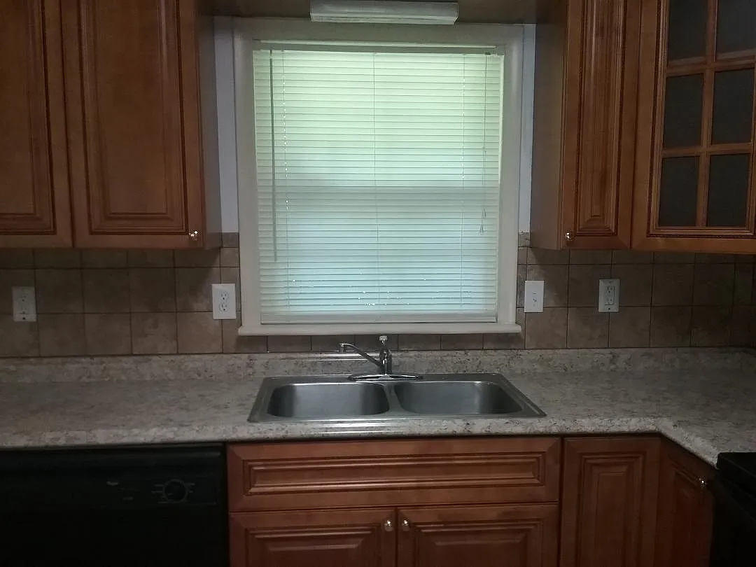 1416 Cornwall Rd — Photo 3