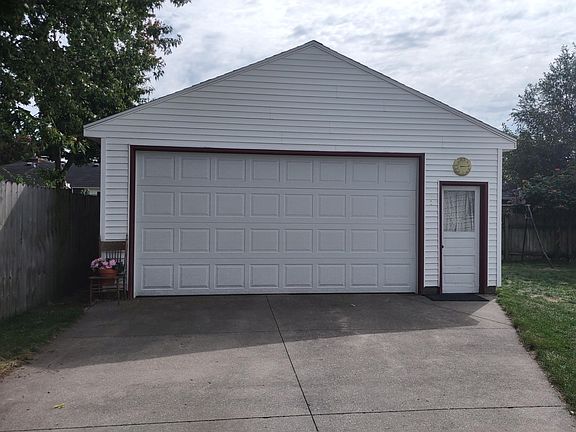 2nd image of 862 Cricklewood St SW