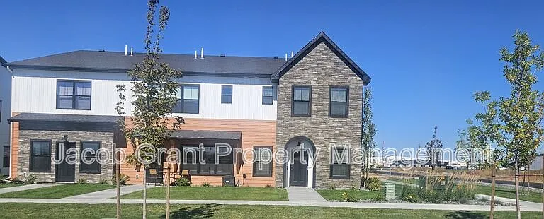 5157 N Beach Dr — Photo 1