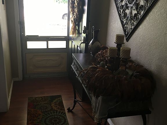 5th image of 200 N Hoyne Ave