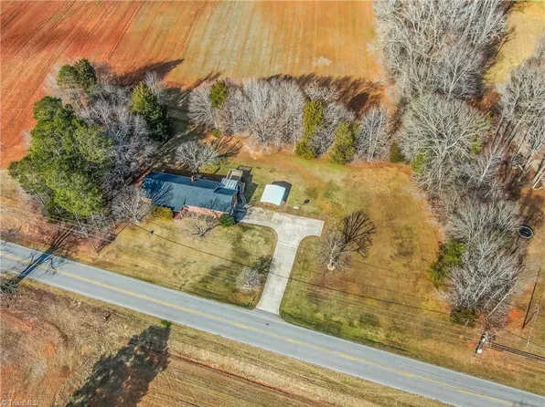 2324 Union Cross Rd, Winston Salem, NC 27107