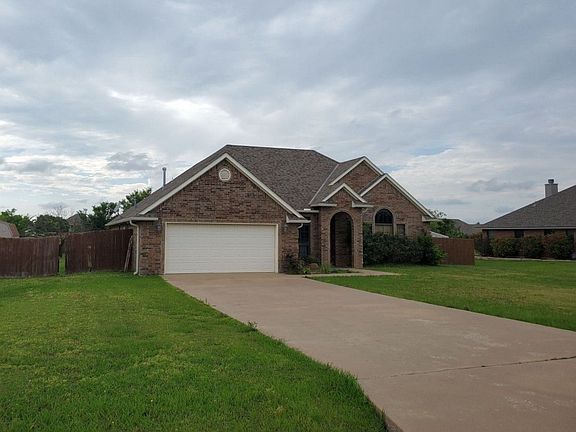 3rd image of 124 NW Valleybrook Dr
