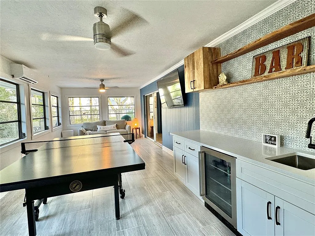 3 bed, 3.0 bath, 1937 sqft, $6,000 — Photo 4