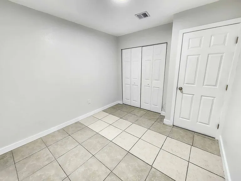 76 SW 8th Ave #N — Photo 10