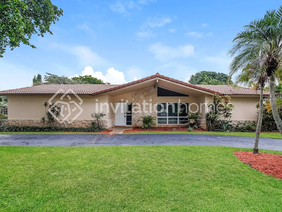 10851 NW 32nd Ct