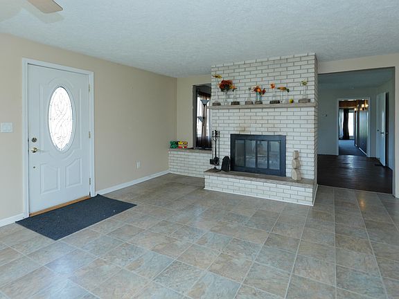 28130 White St-105