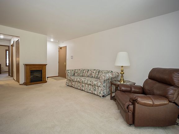 4th image of 4105 N Pheasant Trail Ct Unit 3