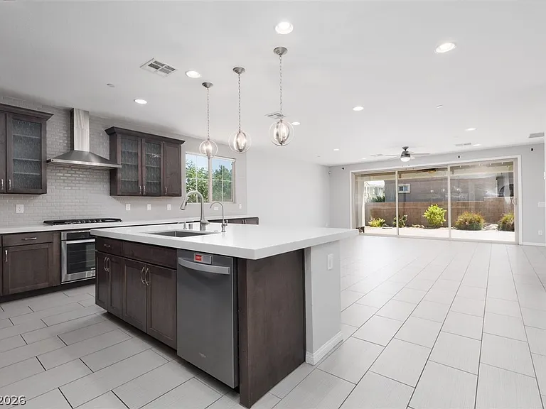 2426 Quiet Ode St — Photo 10