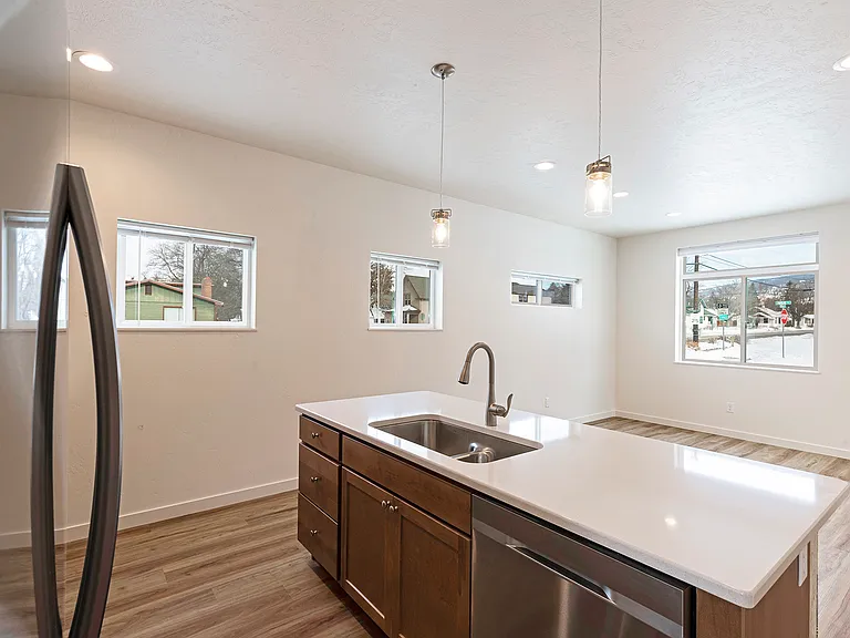 909 Poplar St #A — Photo 3