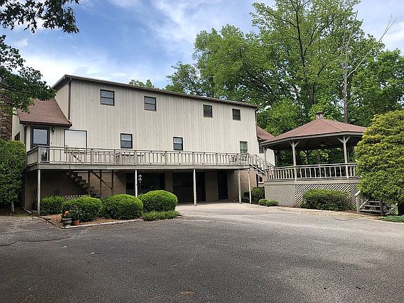 2nd image of 1055 Thorntree Dr