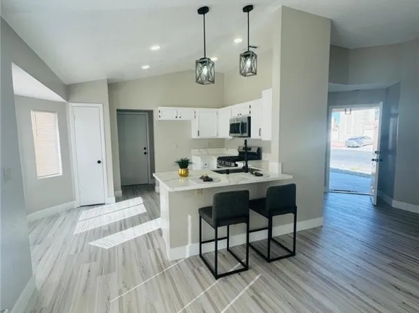 2736 Cathedral Ln, Las Vegas, NV 89108