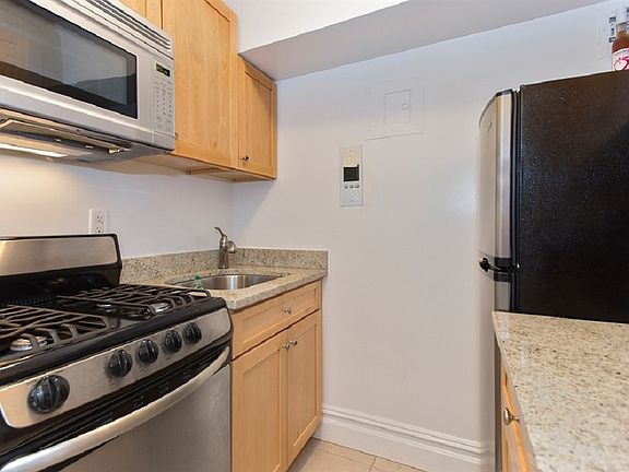 4th image of 25 W 13th St APT 2LN