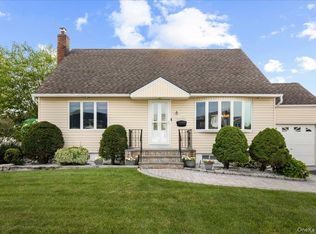 4060 Maywood Dr, Seaford, NY 11783