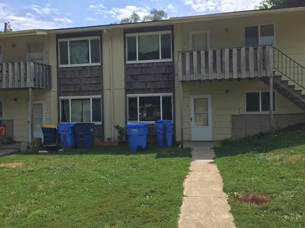 202 Grace St #B, Tonganoxie, KS 66086