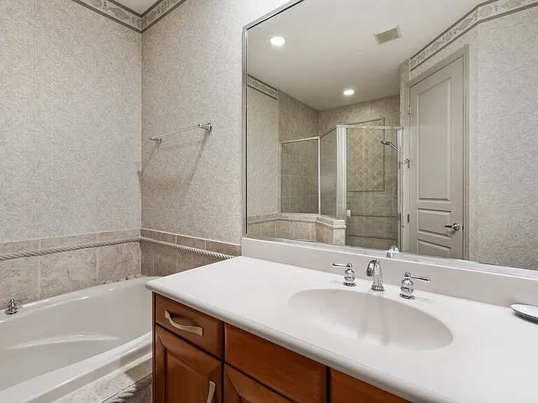 7926 Versilia Dr — Photo 37