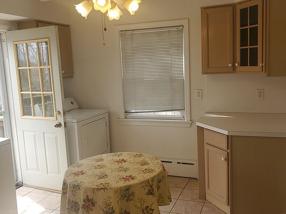2nd image of 556 Westchester Ave #2
