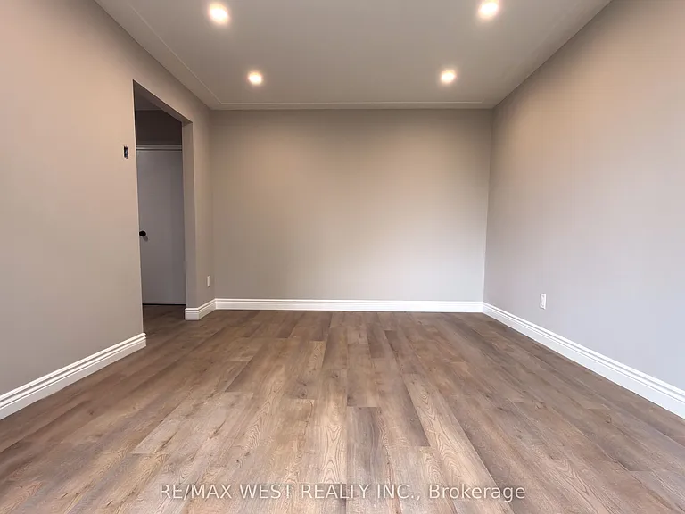 19 Brenda Ct #3 — Photo 5