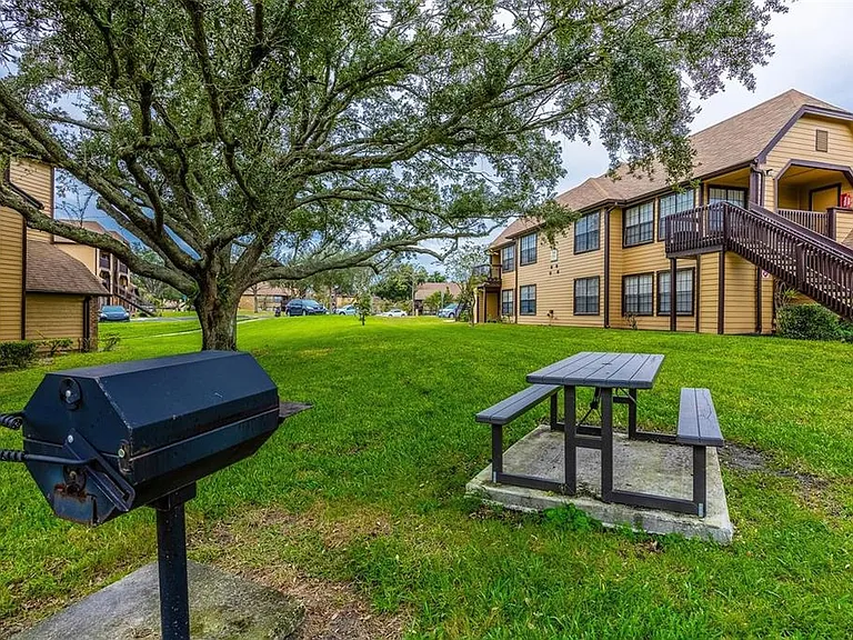 320 Black Oak Ct #207 — Photo 15