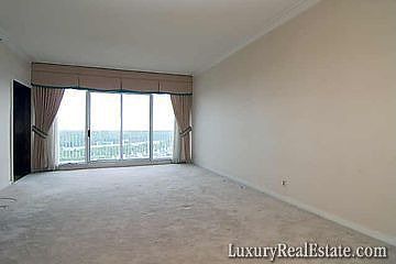 5th image of 121 N Post Oak Ln APT 1204