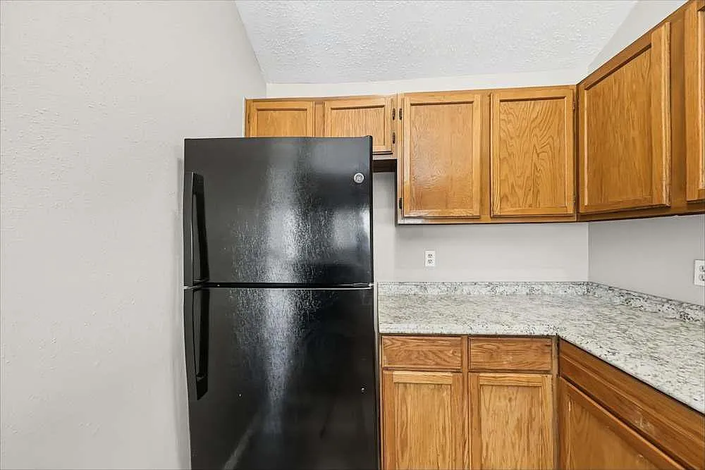 3 bed, 2.0 bath, 1107 sqft, $1,690 — Photo 2