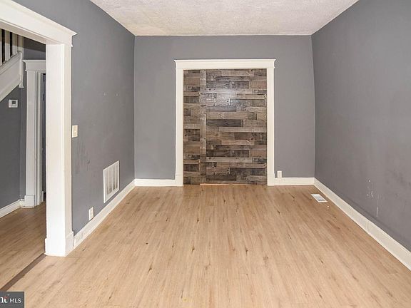 3rd image of 1081 Ellicott Dr