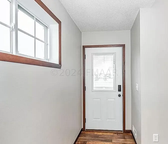 617 5th St E — Photo 21