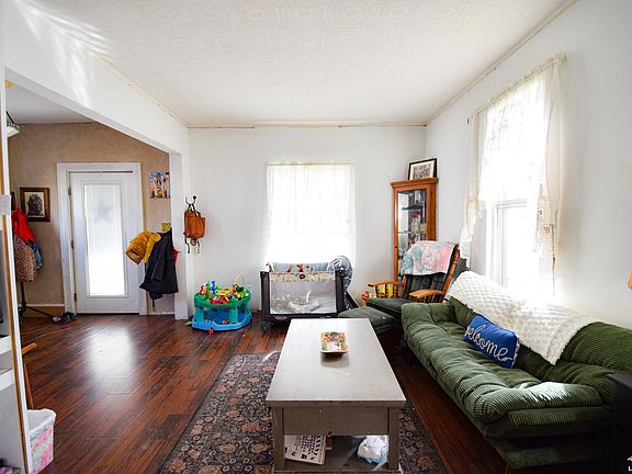 2nd image of 220 W 7th St