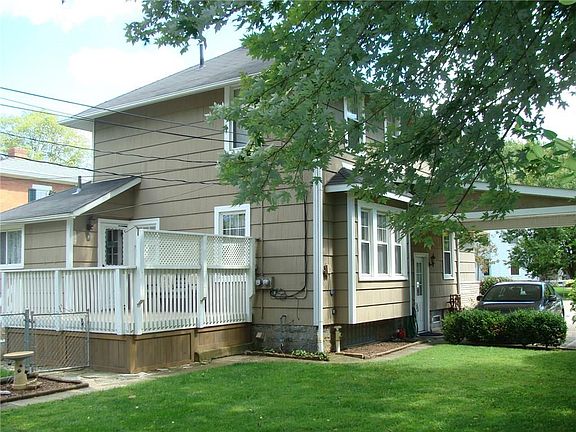 3rd image of 133 E 1st St