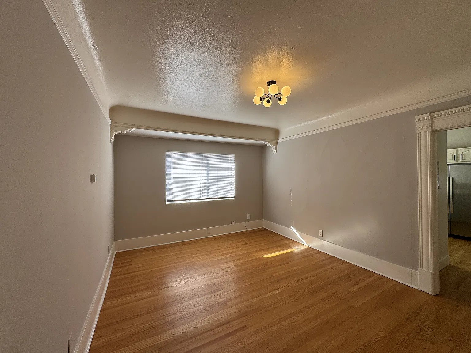 4 bed, 1200 sqft, $3,895 — Photo 3