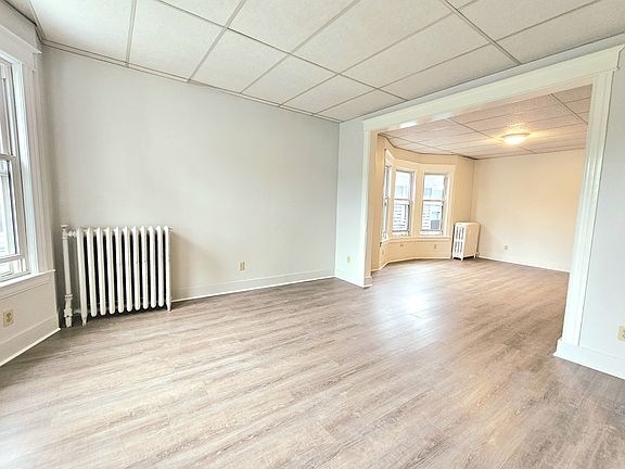 4th image of 57 S Pine Ave Floor 2