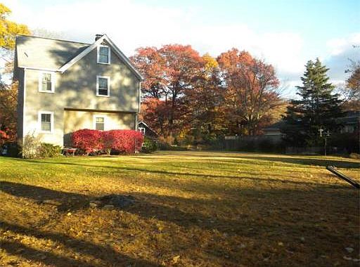4th image of 51 Sheridan St