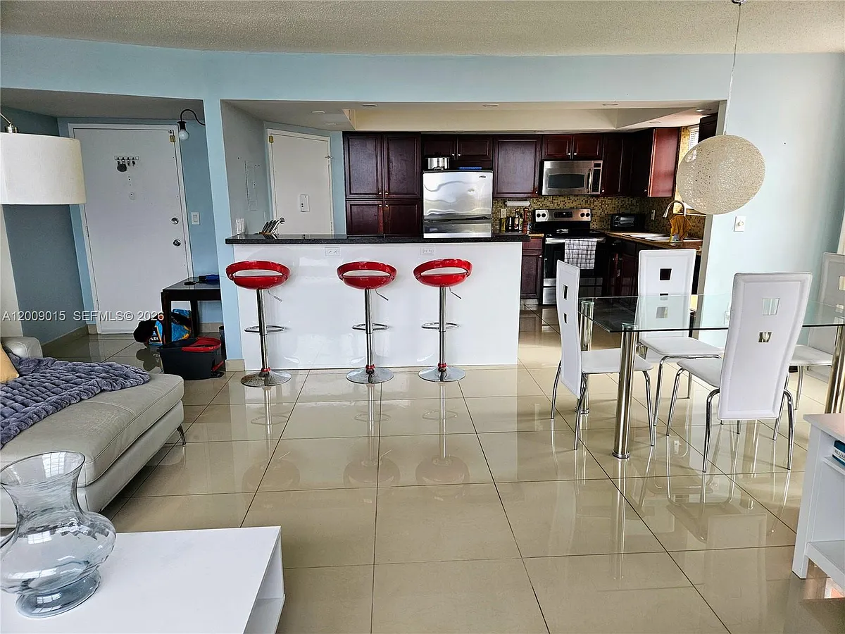 Building Photo - 1301 NE Miami Gardens Dr #726W