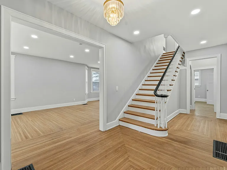 2978 Wardall Ave — Photo 2