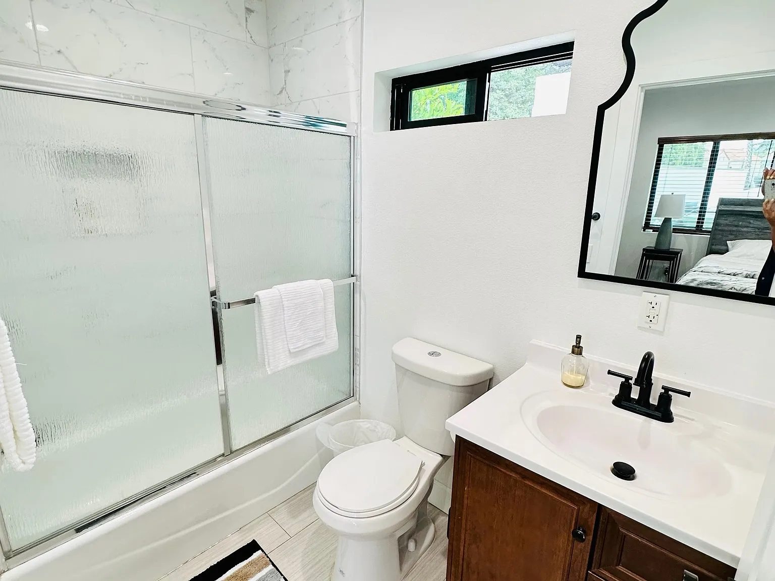 Studio, 350 sqft, $2,400 — Photo 3