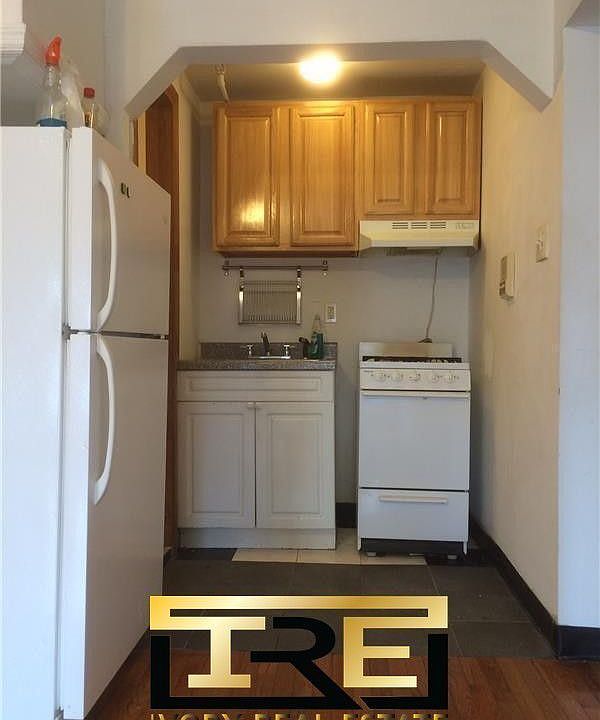 2nd image of 62 S Elliott Pl #4
