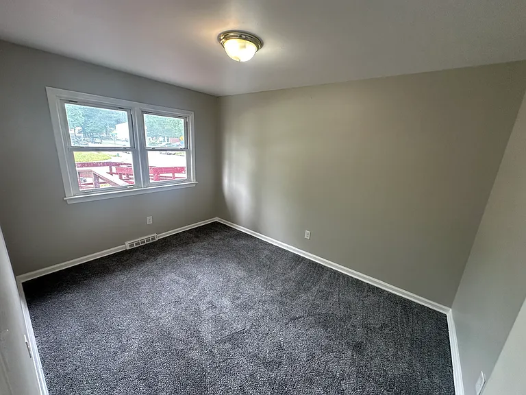37 Colony Rd — Photo 8