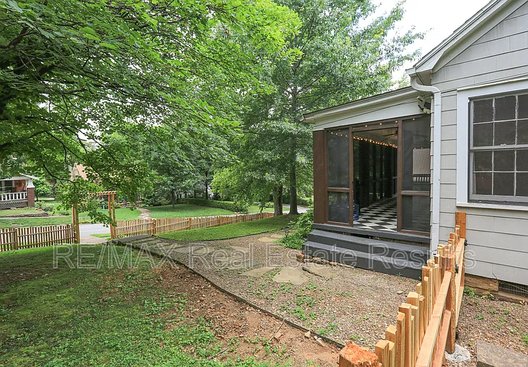 610 N Olive Ave — Photo 6
