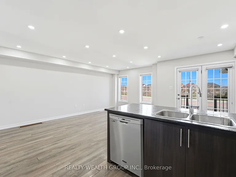 112 Golden Springs Dr — Photo 8