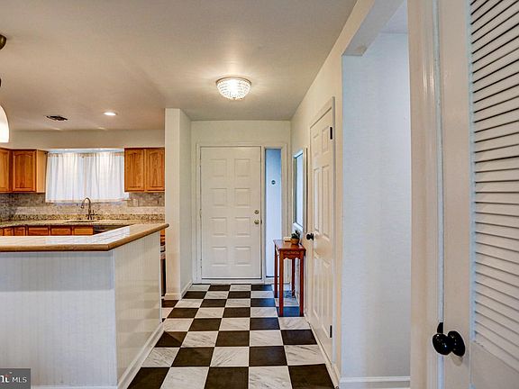 3rd image of 97 Palace Ct