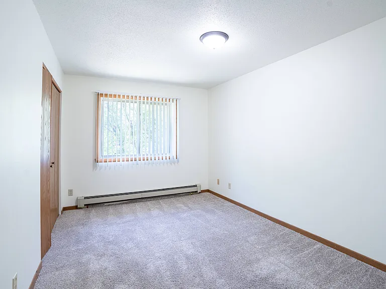 Grand Forks, ND Columbia West Apartments | 21C | Bedroom