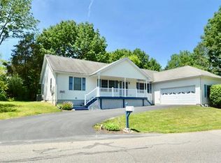 13 Apache Dr, Mount Bethel, PA 18343