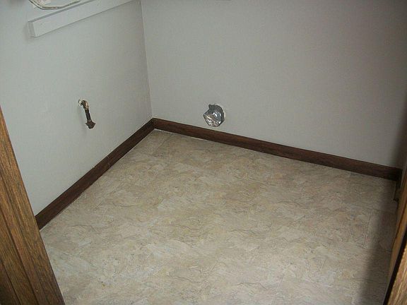 5th image of 204 Granada Ct #204