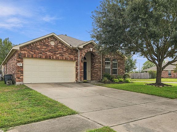 3rd image of 2402 Blue Reef Dr