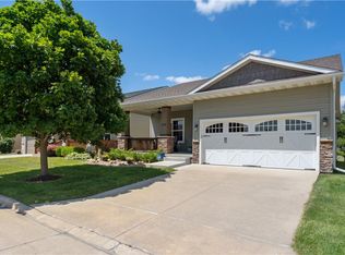 4502 132nd St, Urbandale, IA 50323