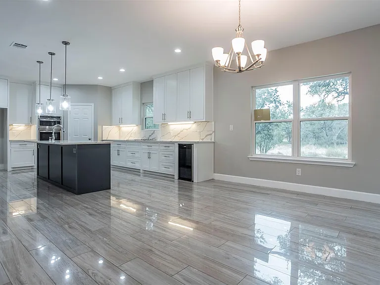 2718 Leslie Ln — Photo 6