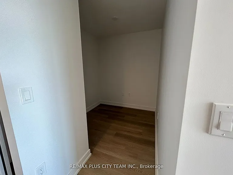 1 Jarvis St E #527 — Photo 11